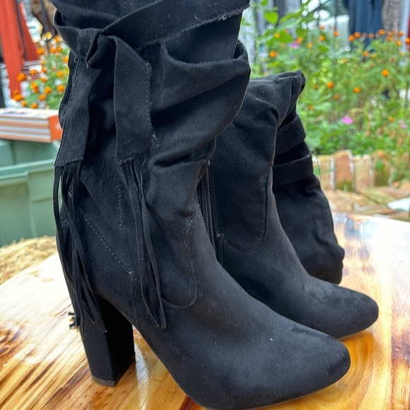 Rouged tall black heeled boots - Picture 2 of 4